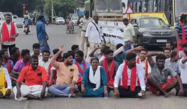 విద్యార్థుల మెడలోంచి బలవంతంగా మాల తీసేయించిన ప్రిన్సిపాల్.. కేసు నమోదు చేసిన పోలీసులు